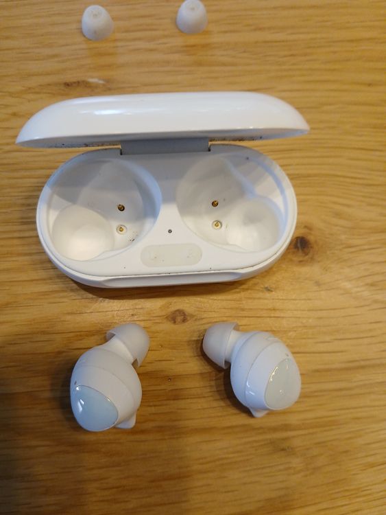 Samsung Kopfhörer: Samsung Galaxy Buds+ True Wireless Earbuds White – Defekt aus Hermance von SaleNinjA