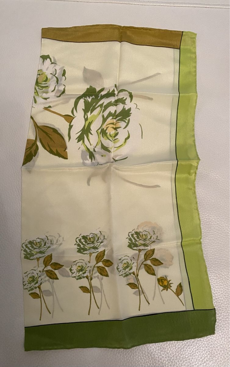 Foulards, Tücher & Schals: Seiden Halstuch 🌸 – Gebraucht aus Opfikon von Luis144 2