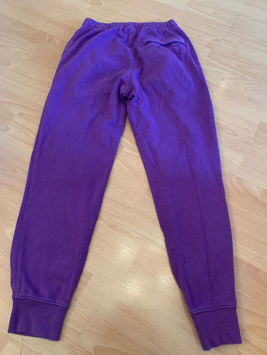 Nike Pantaloni: Pantalon de jogging Nike violet taille xs – Usato da MEYRIN venduto da Gwendo10 1