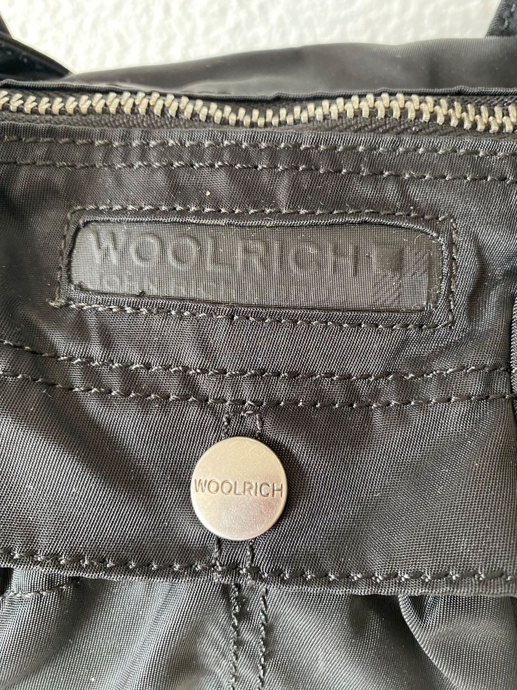 Woolrich Sacs femmes: WOOLRICH schwarze Tasche – D'occasion à Besazio par BagCycle 1