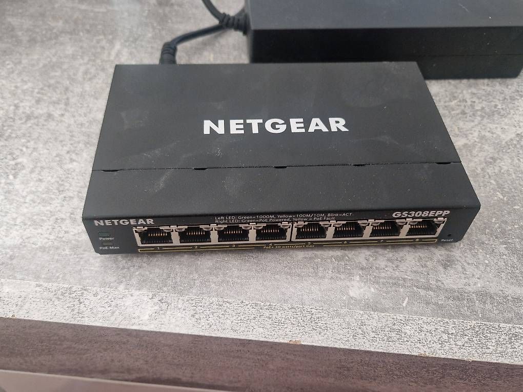 Modems & Router: Netgear – Gebraucht aus St-Léonard von rem_n22c