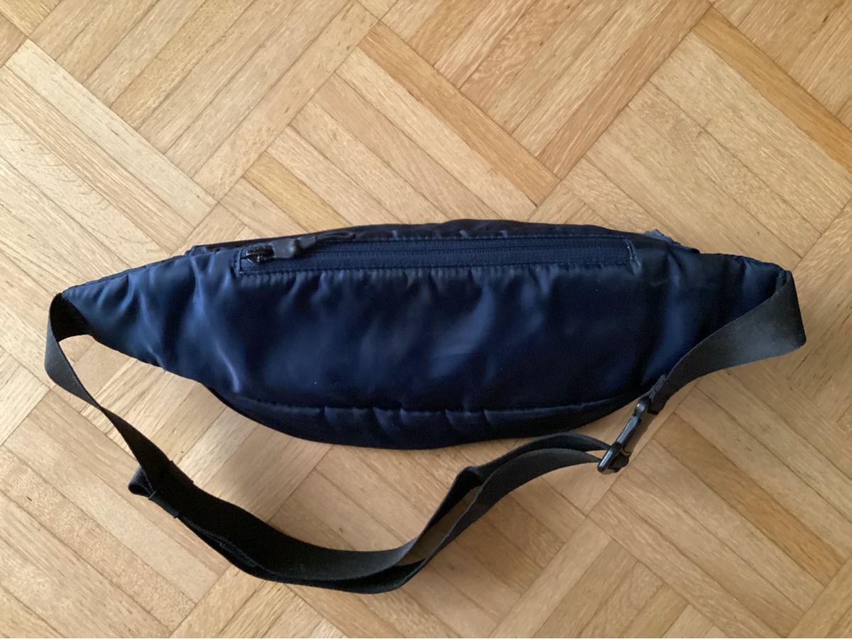 Champion Borse: Champion Bauchtasche marine – Usato da Jona venduto da Siestaaa 1