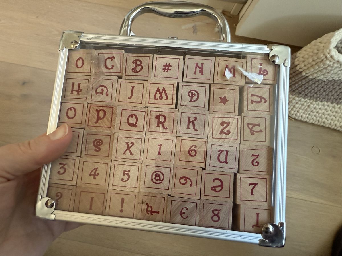 Stempel: Alphabet Stempel Koffer – Gebraucht aus Eggenwil von Lissi82