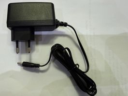 Steckernetzteil 230 Volt auf Klinken-Stecker, 5V, Fabrikneu