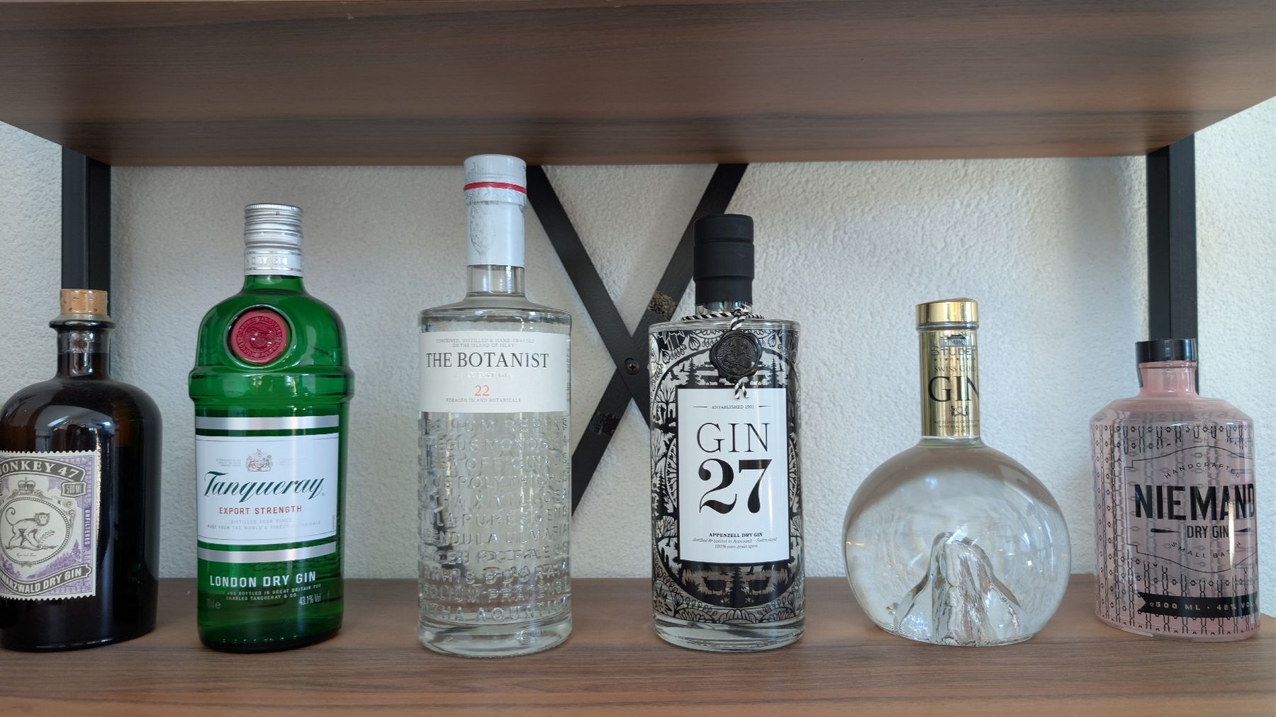 Spirituosen: Gin Sammlung inkl. Holzregal beleuchtet – Neu und originalverpackt aus Mörschwil von Manser08 5