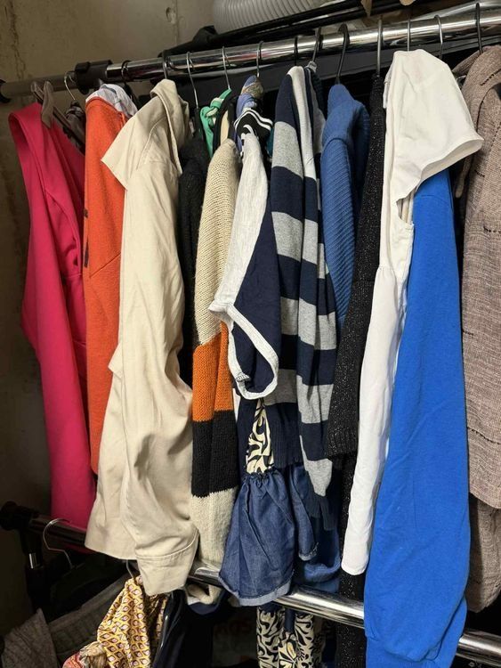 Lotti di vestiti: Grosses Kleiderpaket second hand – Usato da Riehen venduto da edu_92w7 3
