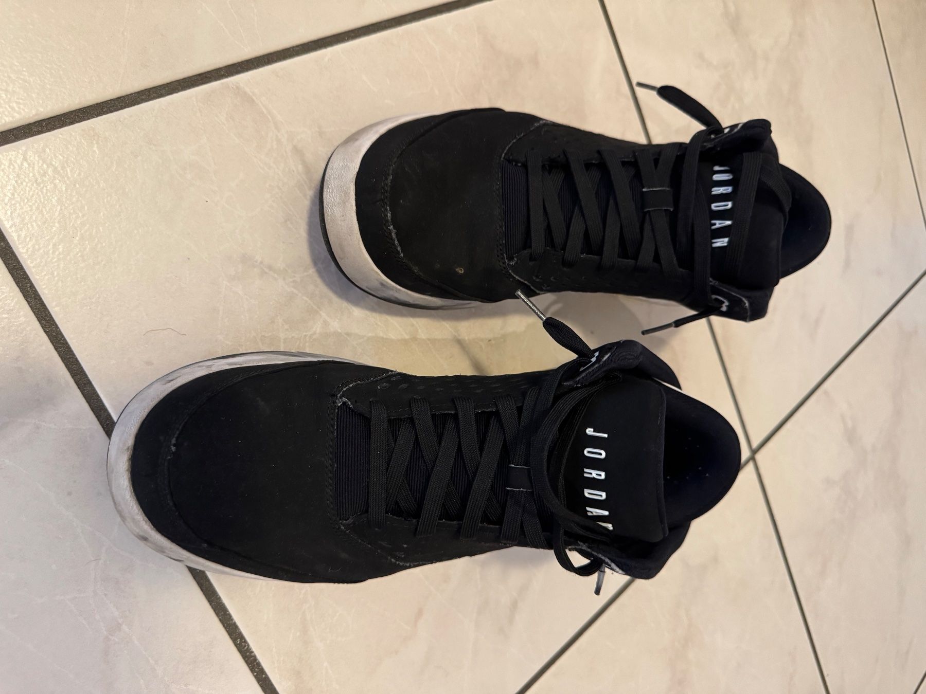 Scarpe da uomo: Chaussure Jordan – Usato da Prez-vers-Noréaz venduto da jon_lm5f 1