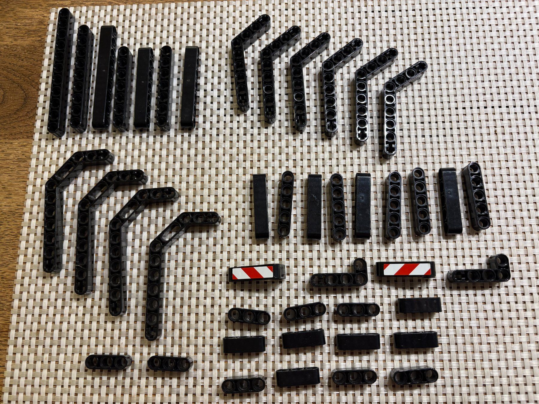 Lego Kit di costruzioni: Lego Technik 42008 schwarze runde Lochbalken – Usato da Buochs venduto da Techtelmechtel