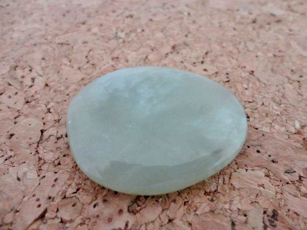 Edelsteine: Jade Heilstein/Handschmeichler – Neu (gemäss Beschreibung) aus Biberist von Steine