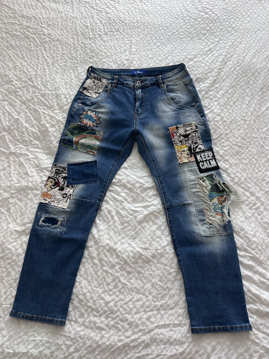 Jeans: Jeans mit Comic-Patches / Destroyed Look Gr. S – Usato da Winterthur venduto da celine_benz