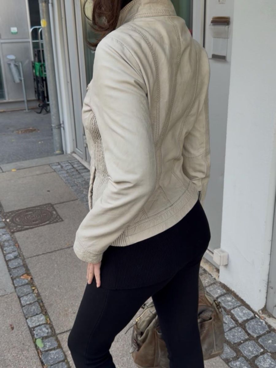 Vestes: Lederjacke Beige Weiss Silber  – D'occasion à Basel par Lara0104 2