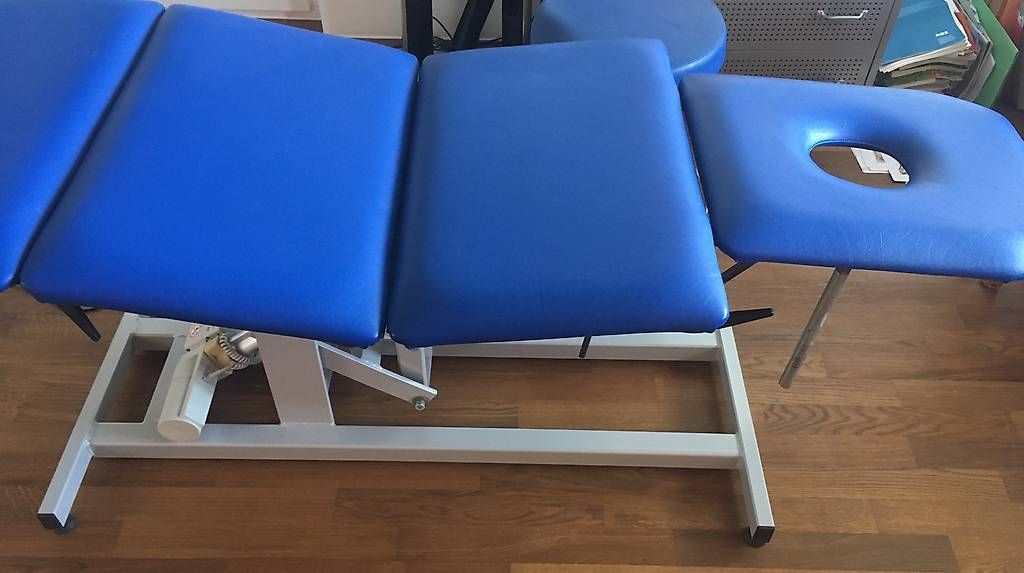 Sedie a sdraio: Elektronisch verstellbare Massageliege – Usato da Herdern venduto da Pete69 2