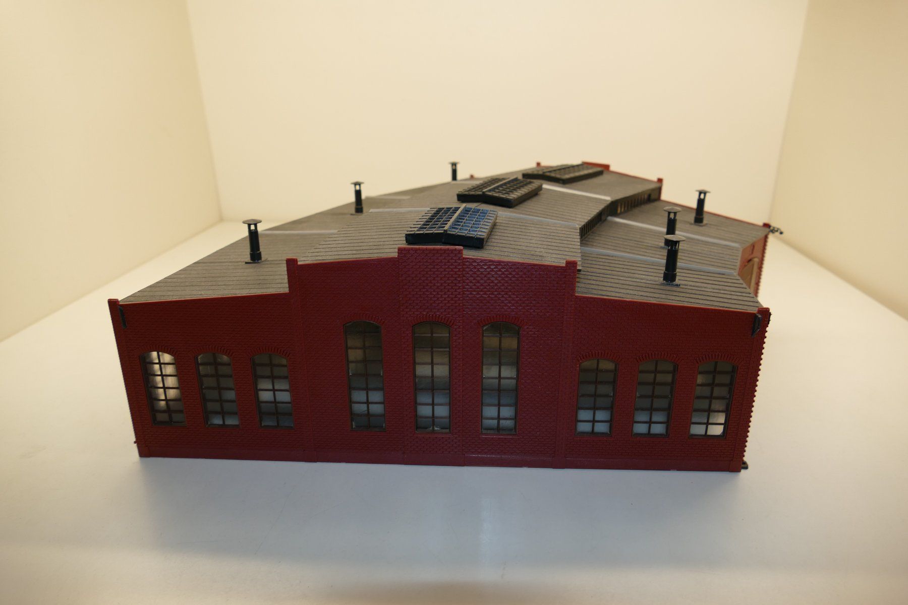 Märklin Modellini di ferrovie: Märklin H0: Ringlok Schuppen 3-ständig – Nuovo (secondo la descrizione) da Niederhasli venduto da rail-duerst 1