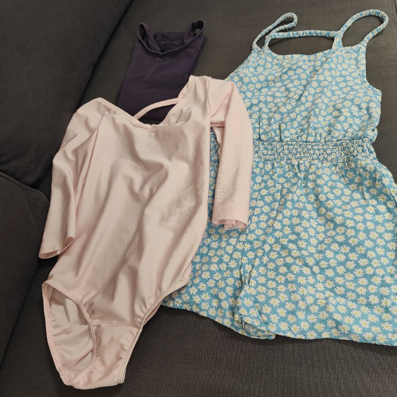 Lotti & Set di vestiti: Kleiderpaket Mädchen Grösse 122/128 – Usato da Rapperswil SG venduto da SabinaBischof 1