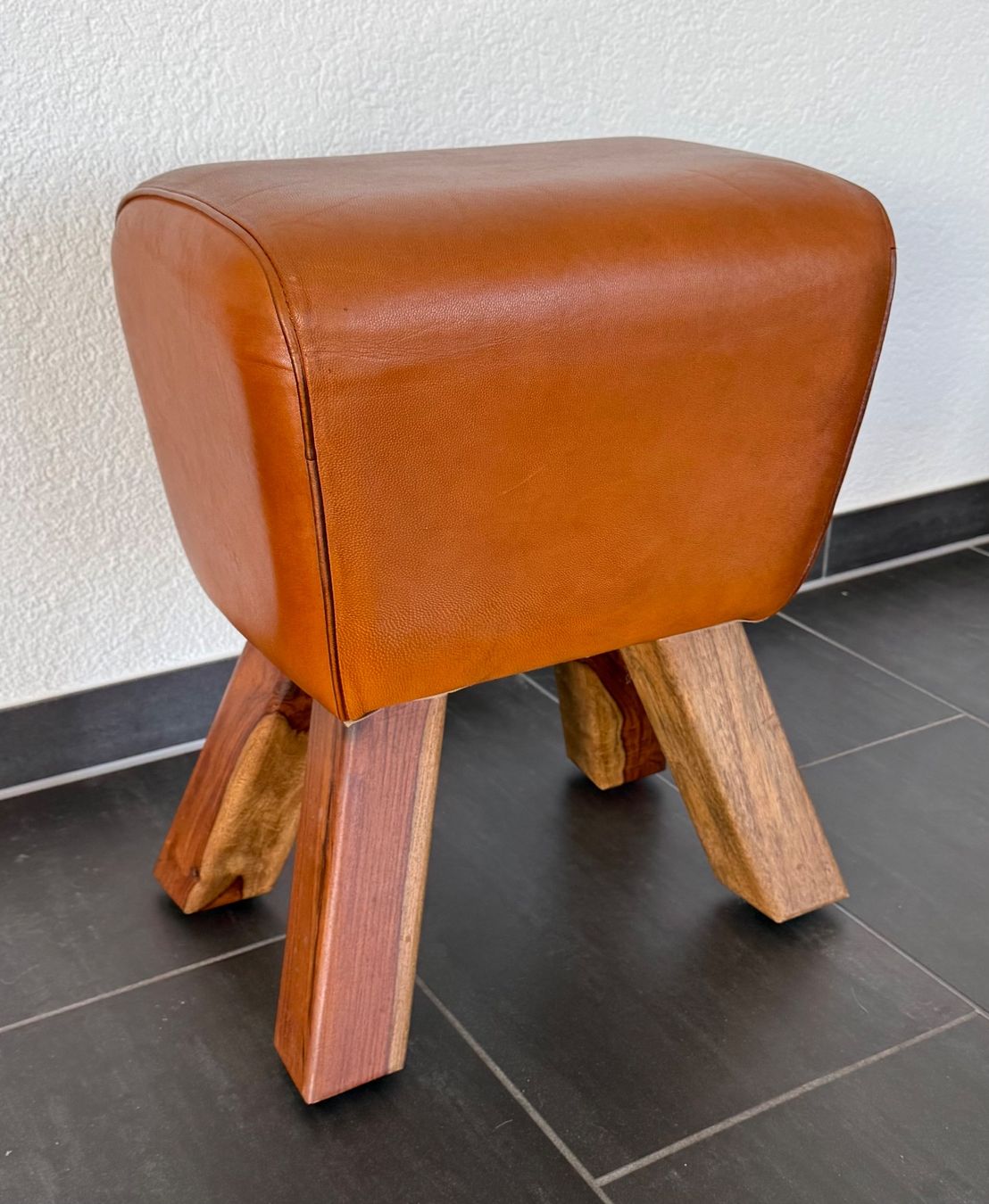 Interio Sgabelli: Hocker (optisch wie Turngerät) – Usato da Sins venduto da tinli700 1