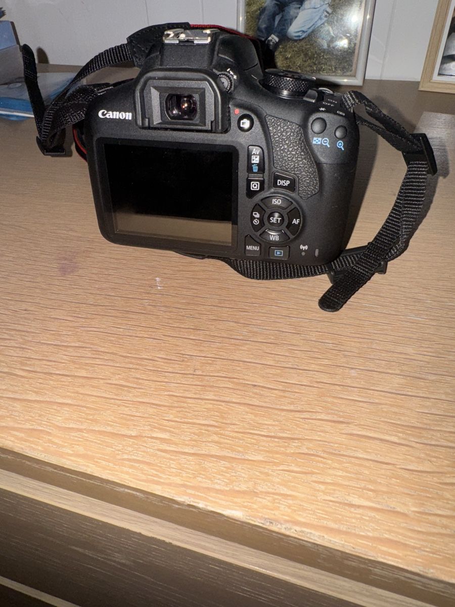 Canon Appareil photo: Canon EOS 2000D DSLR Kamera – Top Zustand – D'occasion à Flawil par luk_9xtp 1