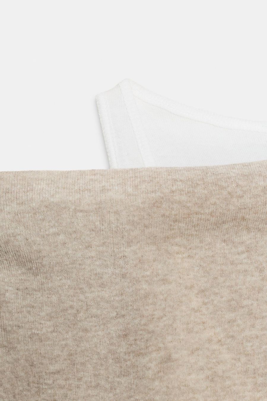 Zara T-shirt: Zara ASYMMETRIC MOCK LAYER T-SHIRT – Usato da Zürich venduto da pre_vy7t 2