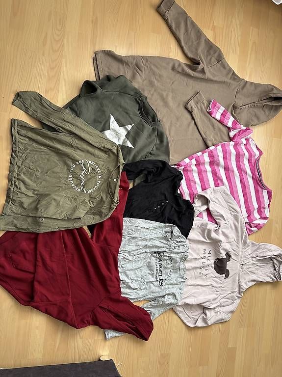 Lotti di vestiti: Div. Kleider & Schuhe – Usato da Eschenbach SG venduto da gil_ts29 1
