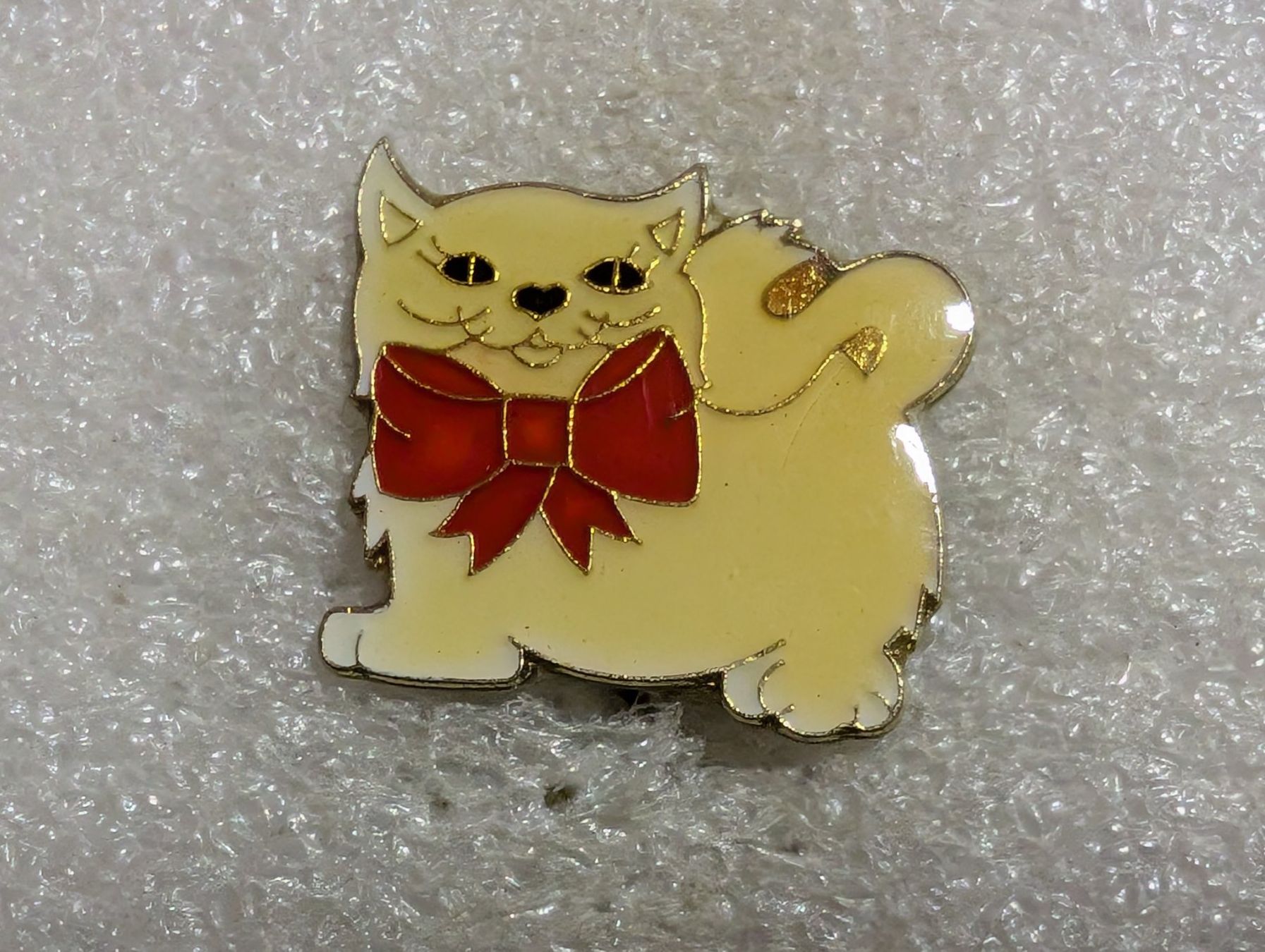 Plaketten & Abzeichen: Ansteckpin 242: Katze – Gebraucht aus Oppligen von Pin-Fall-Shop
