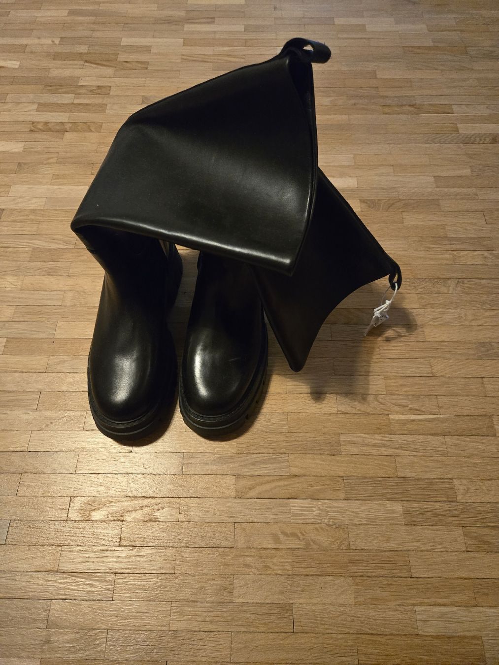 Ash Scarpe da donna: Sehr schöne schwarze ASH Stiefel – Nuovo (secondo la descrizione) da Adliswil venduto da ani_l7ql 1