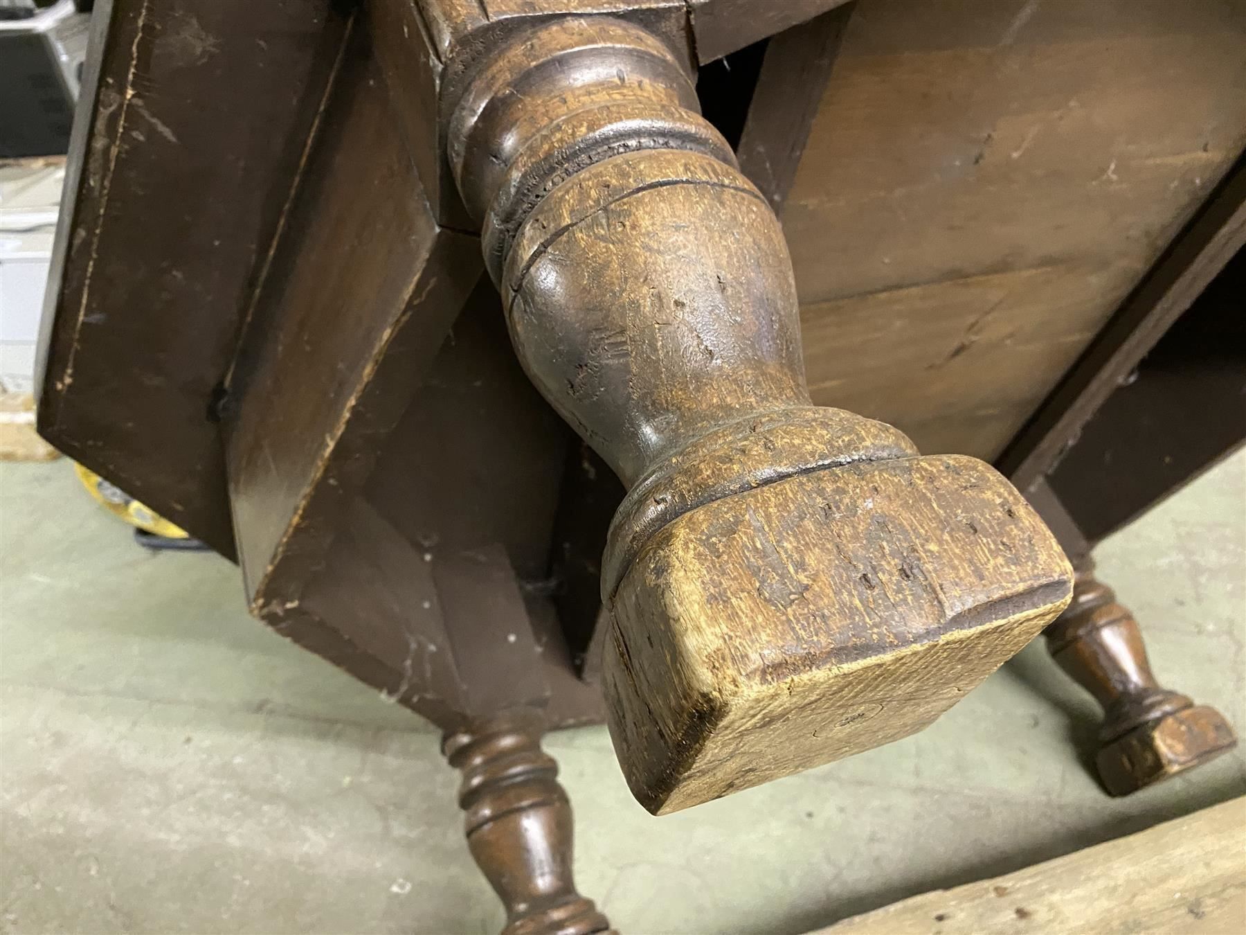 Tavoli: alter massivholz Couch-Tisch Schublade – Usato da Necker venduto da liq24 6