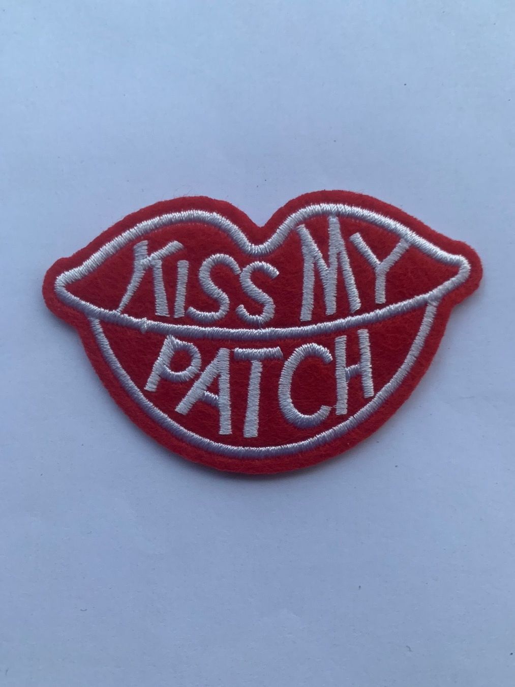 Toppe: Kiss my Patch Badge, Bügelbild – Nuovo e nell'imballaggio originale da Ostermundigen venduto da Mcone