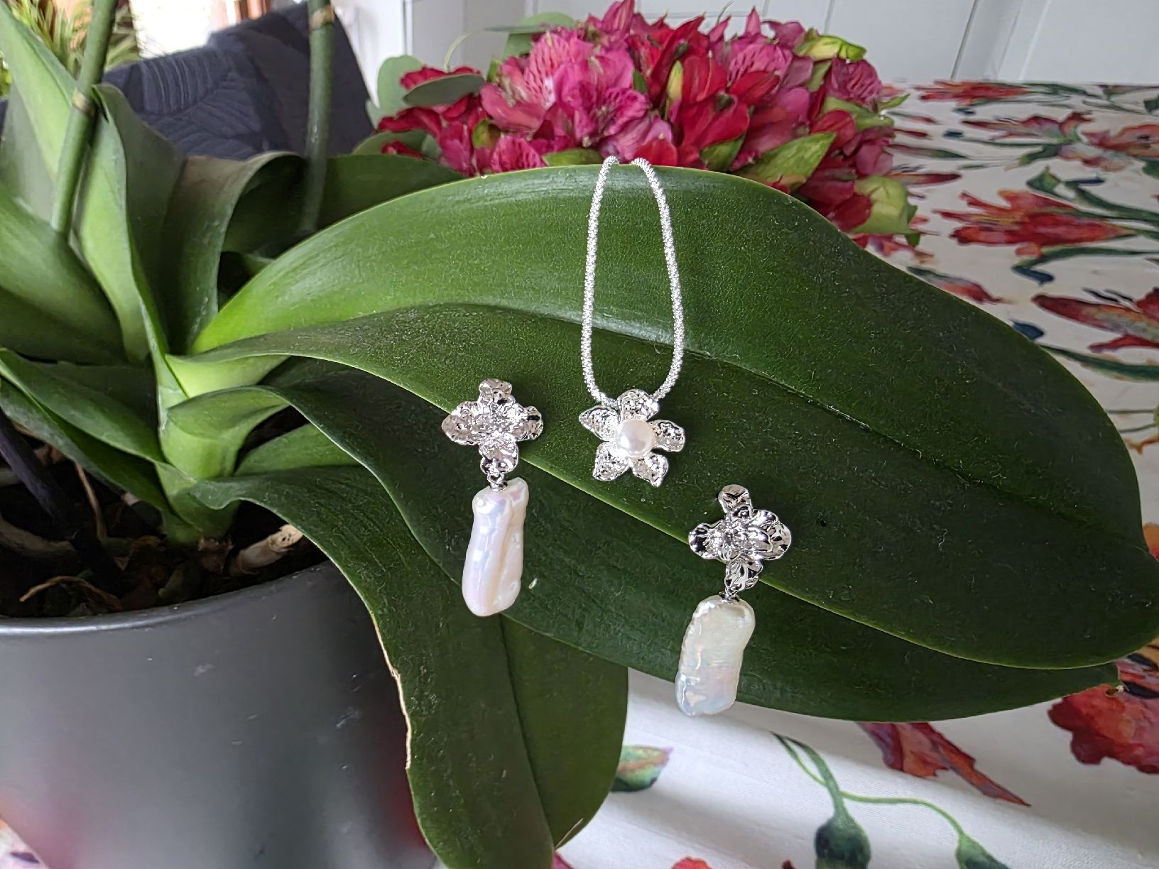 Altri gioielli: Barockperlen Schmuckset in Silber: Einzigartig & modern! – Nuovo e nell'imballaggio originale da Romoos venduto da Jewelrylover