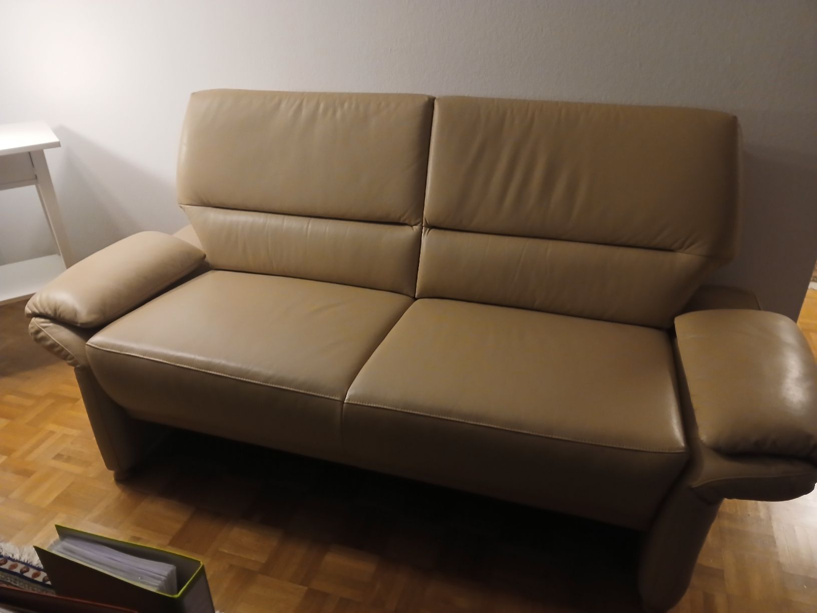 Sofas: 2 Ledersofas hellbraun guter Zustand – Gebraucht aus Wettingen von adhas