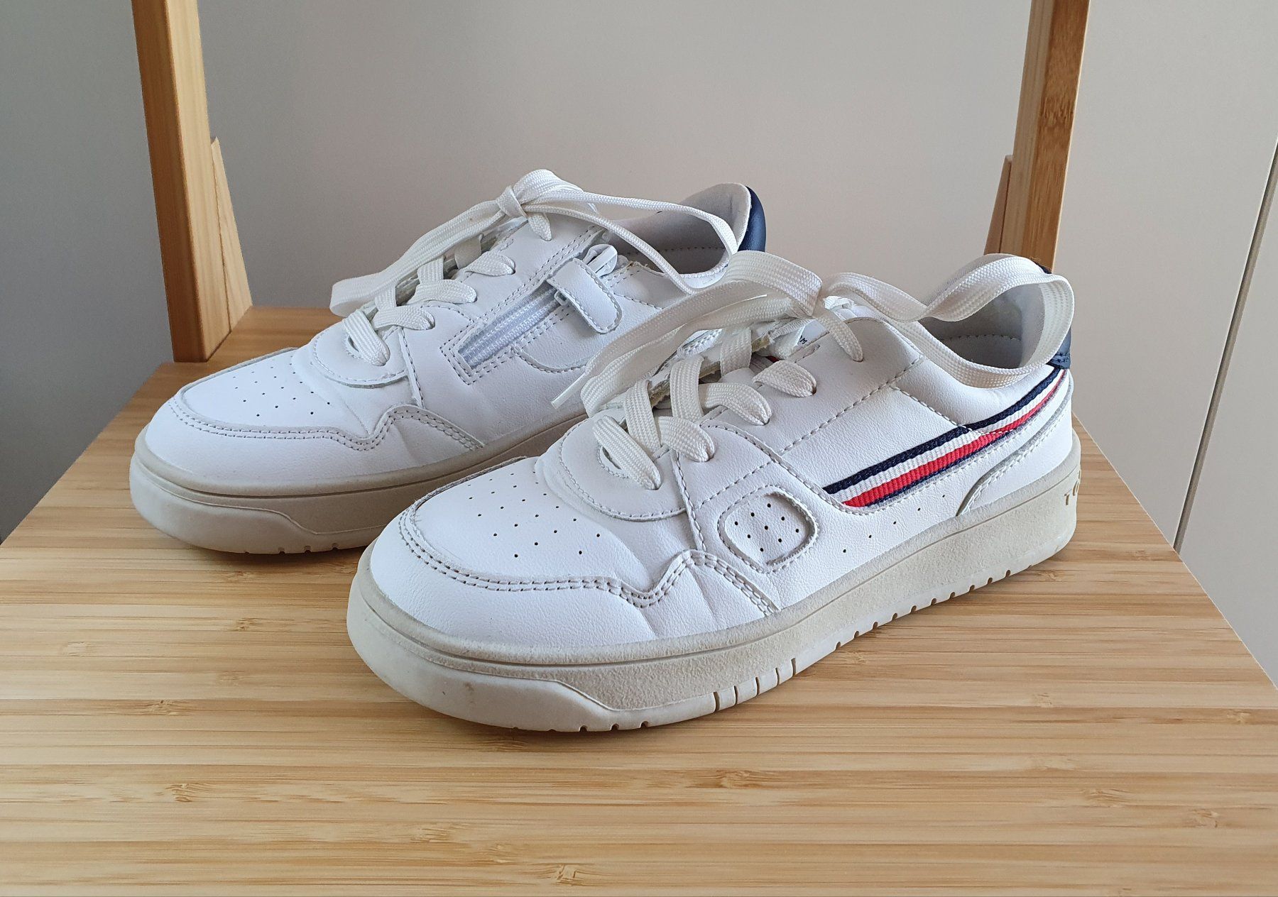 Tommy Hilfiger Scarpe da uomo: Gr.35 Sneaker / Tommy Hilfiger – Usato da Neunkirch venduto da M.Costa1 1