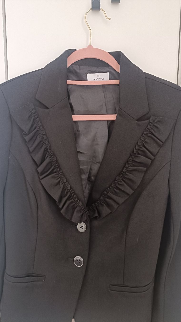Giacche: Giacca nera elegante con volant Motivi – Usato da Basel venduto da Cinzia_B 1