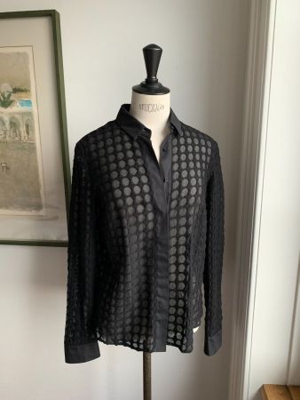 AKRIS: Exklusive schwarze Bluse mit Stickerei, 36, NP 470