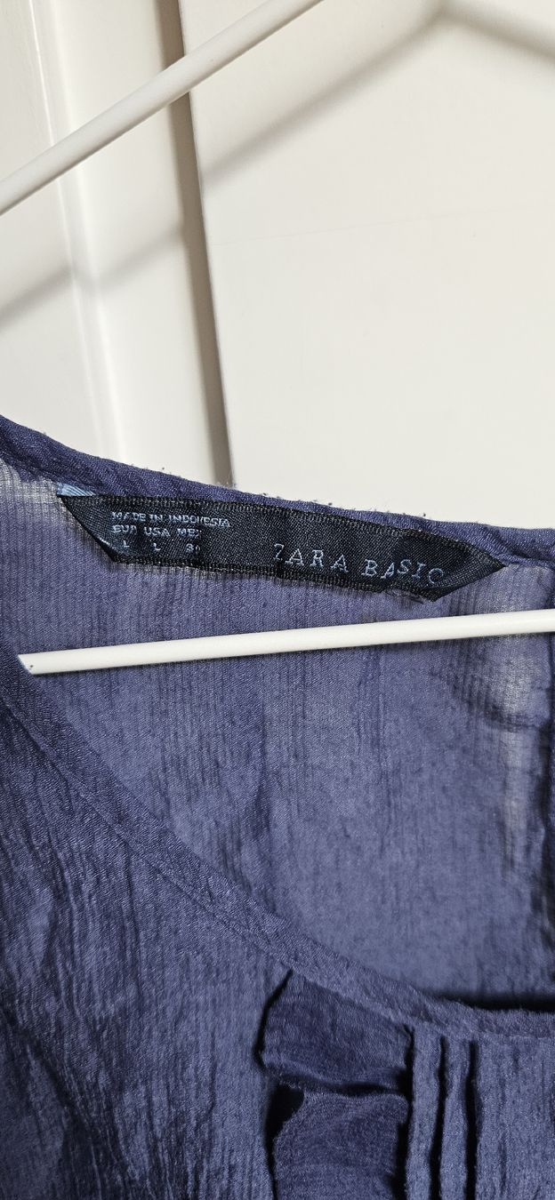 Zara Camicette: Zara Basic Damen Bluse dunkelblau mit Rüschen Grösse L – Usato da Rombach venduto da ThriftBetter 1