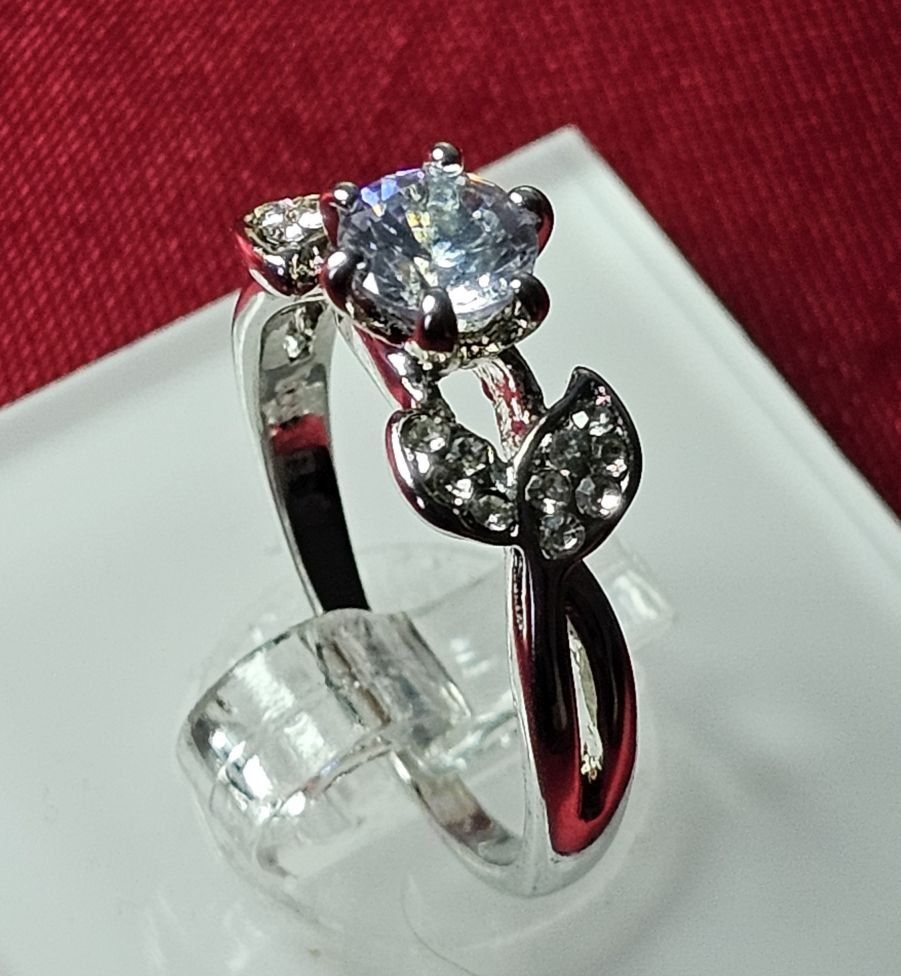 Ringe: Stilvoller Ring mit Zirkonia, versilbert, Gr. 8 – Neu (gemäss Beschreibung) aus Grenchen von maretop 1