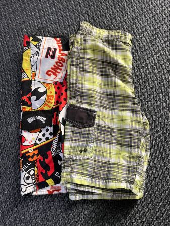 2 Shorts / Badehosen / Sommerhosen - Alter 10/12