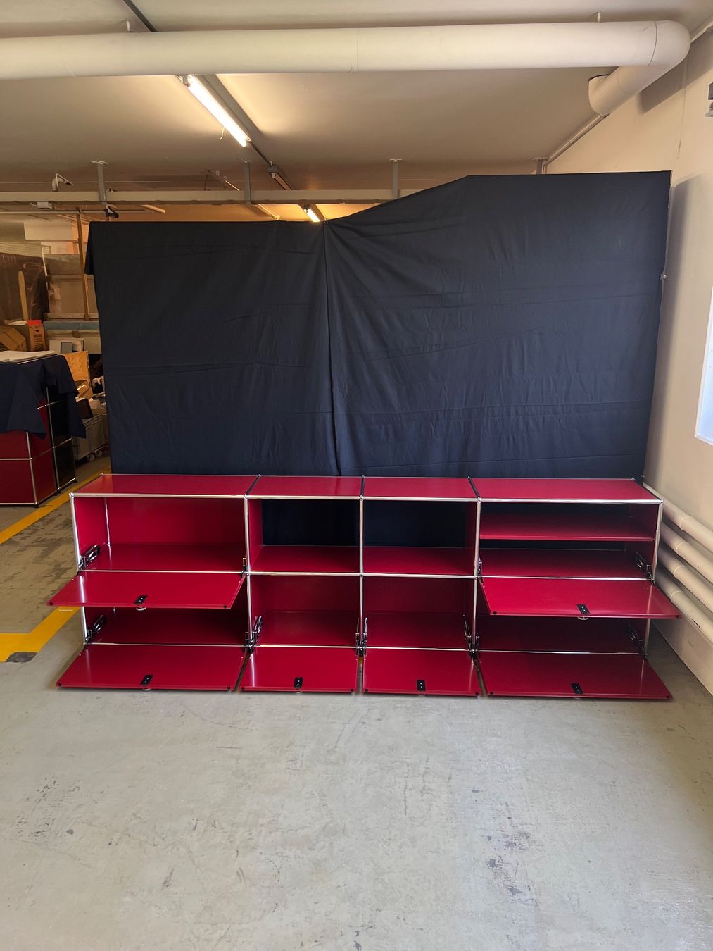 USM Scaffali: USM Haller Sideboard rot – Usato da Luzern venduto da B-R 1