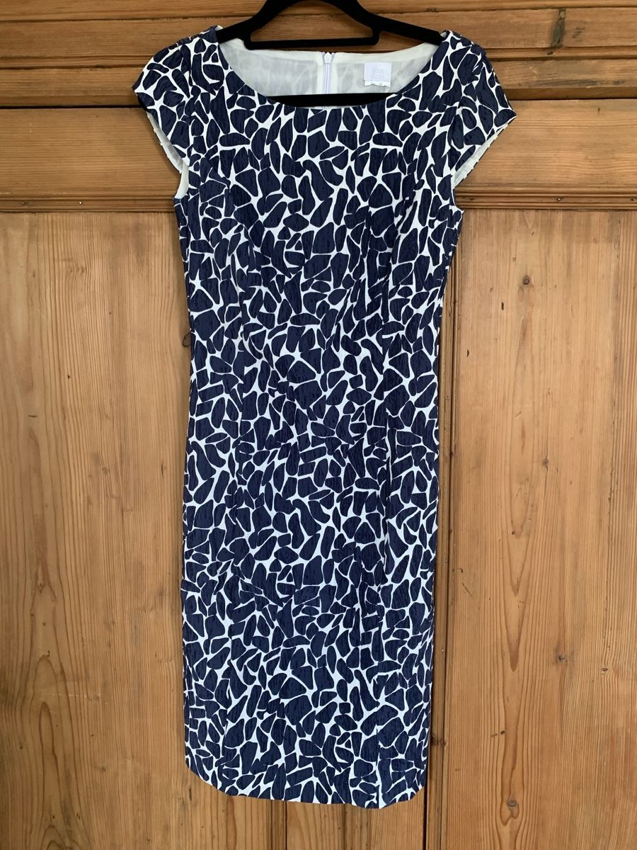 Alba Moda Kleider: Etuikleid blau/weiss Gr. 34 – Neu (gemäss Beschreibung) aus Teufen AR von parazello
