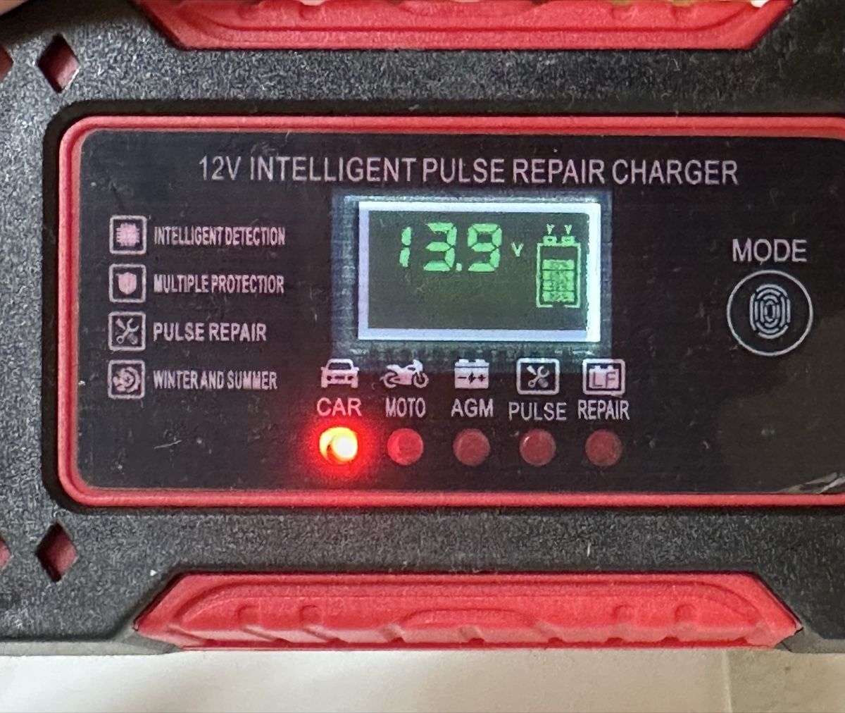 Caricabatterie: Neues 12V 6A Batterieladegerät – Nuovo (secondo la descrizione) da Luzern venduto da claiudiu 1