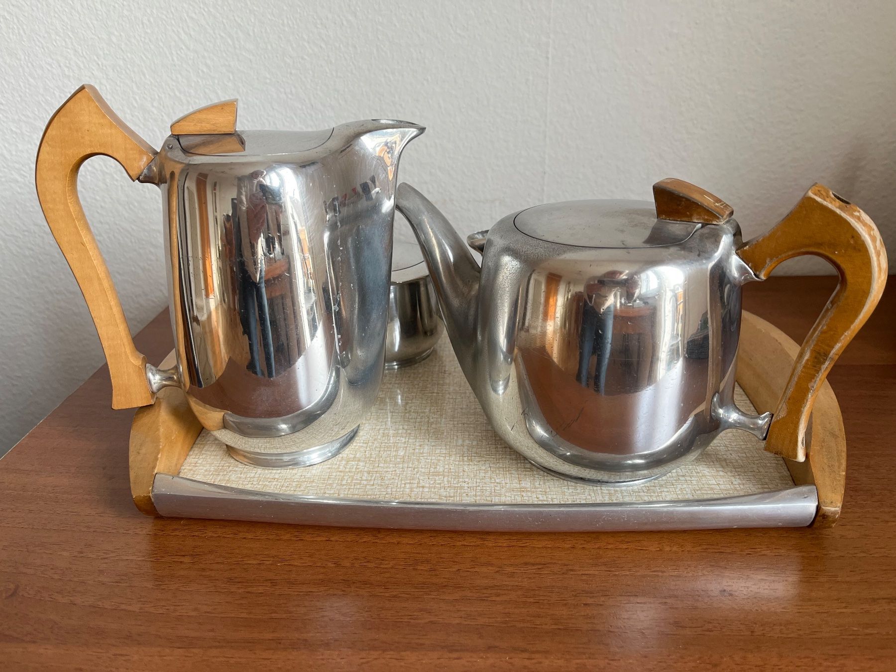 Set di piatti: Piquot Ware Teeservice Kaffeeservice mit Tablet – Usato da Balgach venduto da ano_5px5