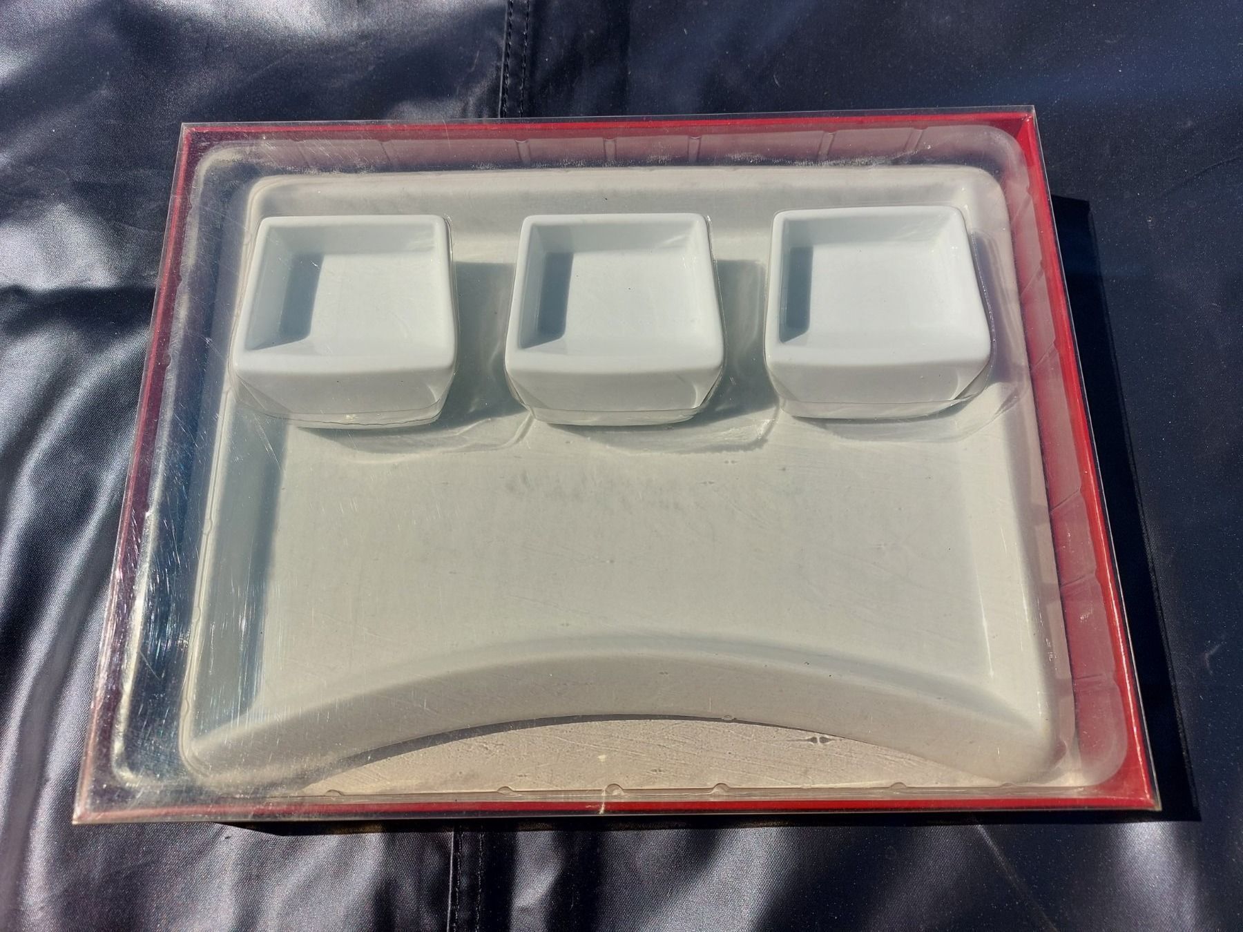 Set di piatti: Fleischfondue Teller / Snackteller Keramik mit 3 Schälchen – Nuovo e nell'imballaggio originale da Ottikon venduto da nag-champa77