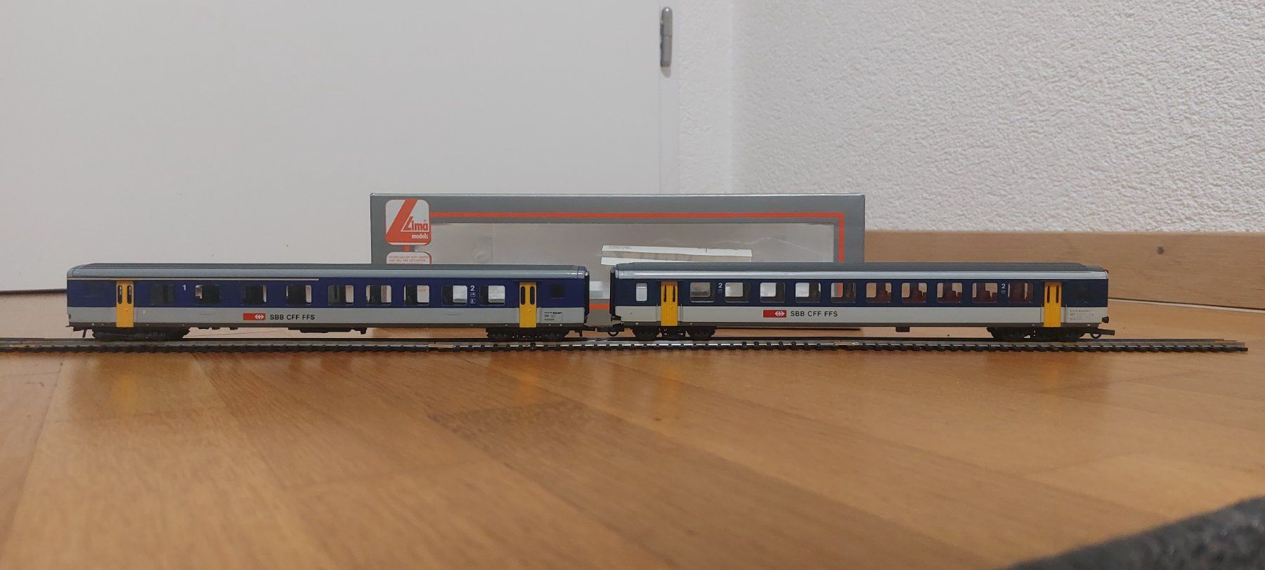 Modellini di ferrovie: 2x H0 NPZ Ew Roco / Lima Prototyp lakierung – Usato da Steffisburg venduto da losti33