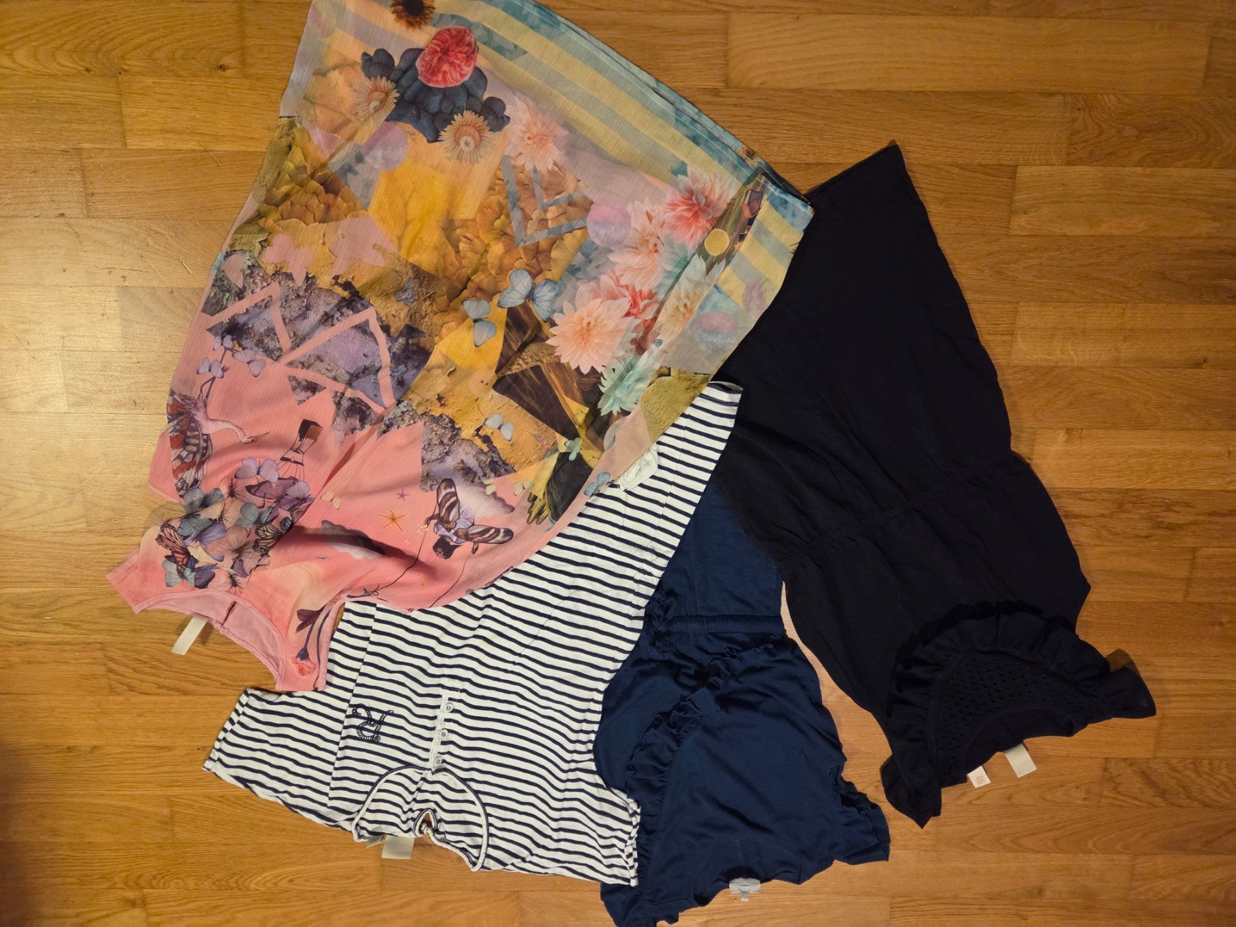 Desigual Lotti & Set di vestiti: Kleiderpaket Gr.152 Marken – Usato da Sursee venduto da Ventiduese