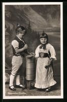 Kinder in Appenzeller Trachten mit Pfeif
