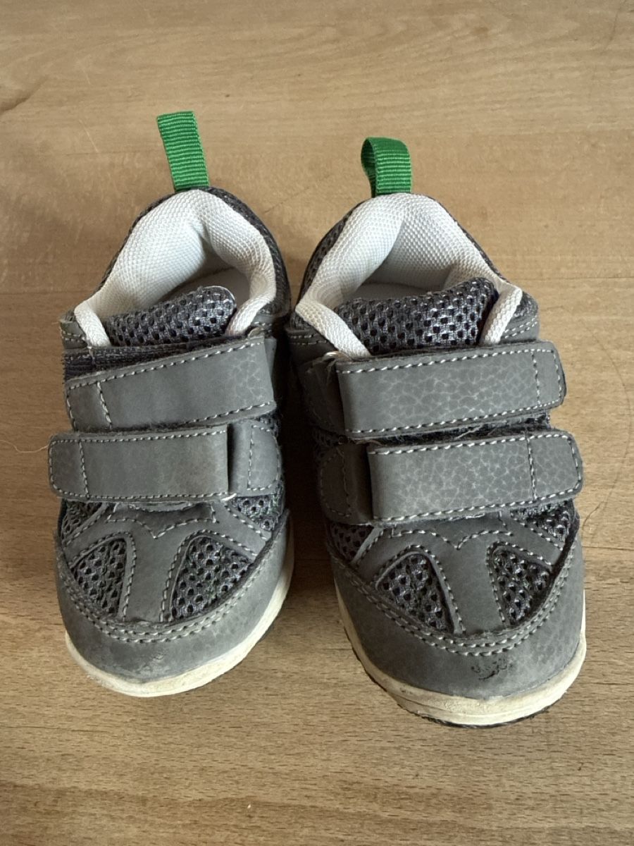 Scarpe per ragazzi: Schühchen grau Grösse 21 – Usato da Dettighofen (Lengwil) venduto da Dolol