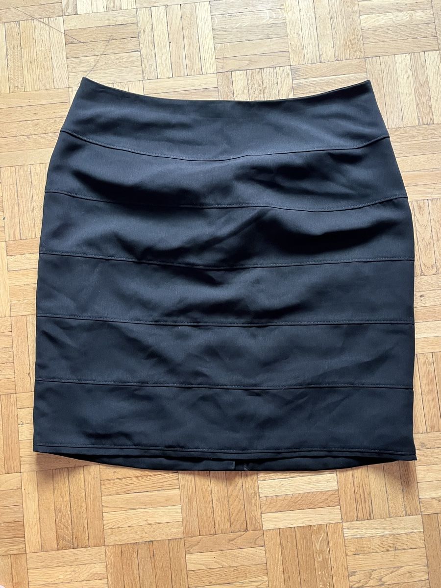 Gonne: Jupe noire taille 46 bon état – Nuovo (secondo la descrizione) da Genève venduto da ct_fqr8