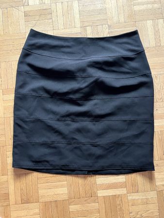 Jupe noire taille 46 bon état