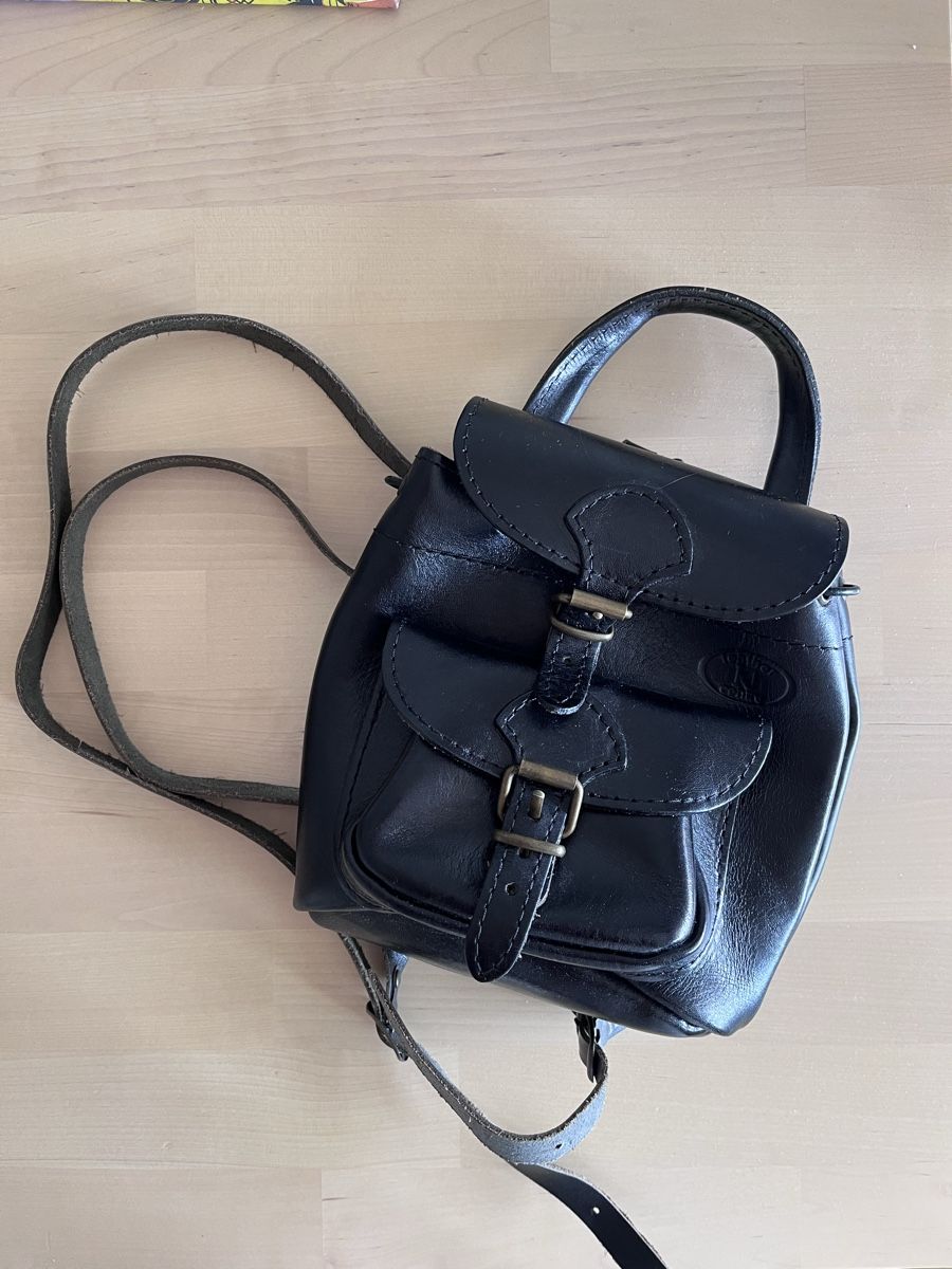 Zaini: Mini leather backpack handmade in Greece black new – Nuovo (secondo la descrizione) da Lausanne venduto da jen_jeon