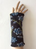 Armstulpen aus Reliefwalk schwarz - blau - grün