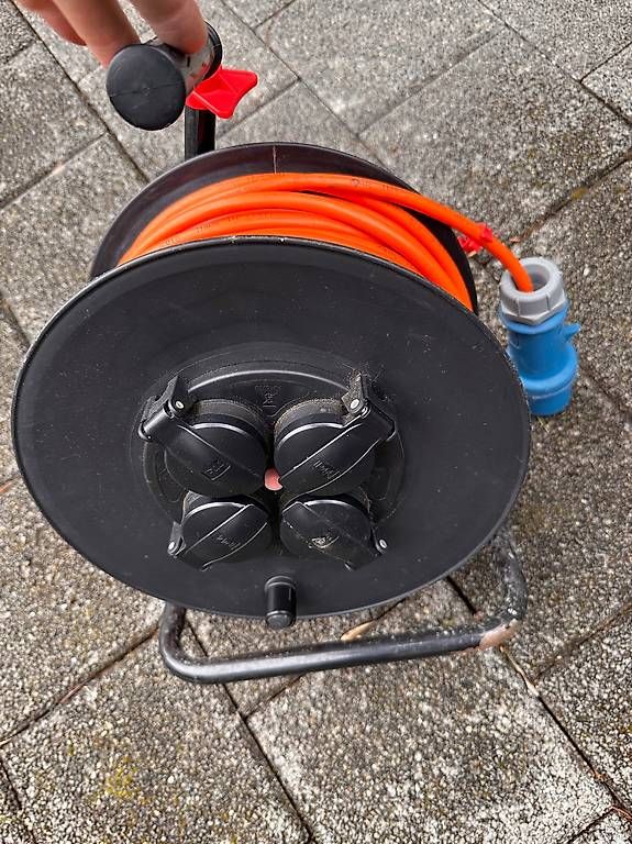 Alimentazione elettrica: Camping Kabeltrommel 30m  mit CEE-Stecker – Usato da Ottoberg venduto da Sandro120276