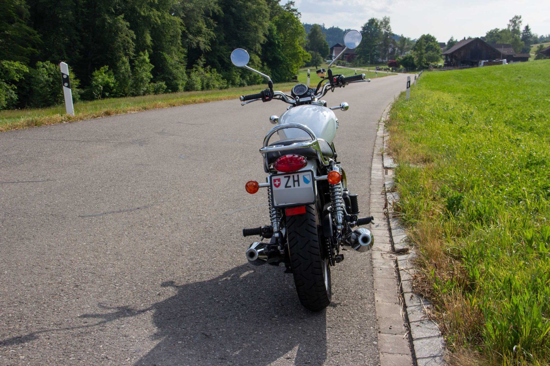 Triumph Strada: Triumph Bonneville weiss – Usato da Zürich venduto da Bear7 7