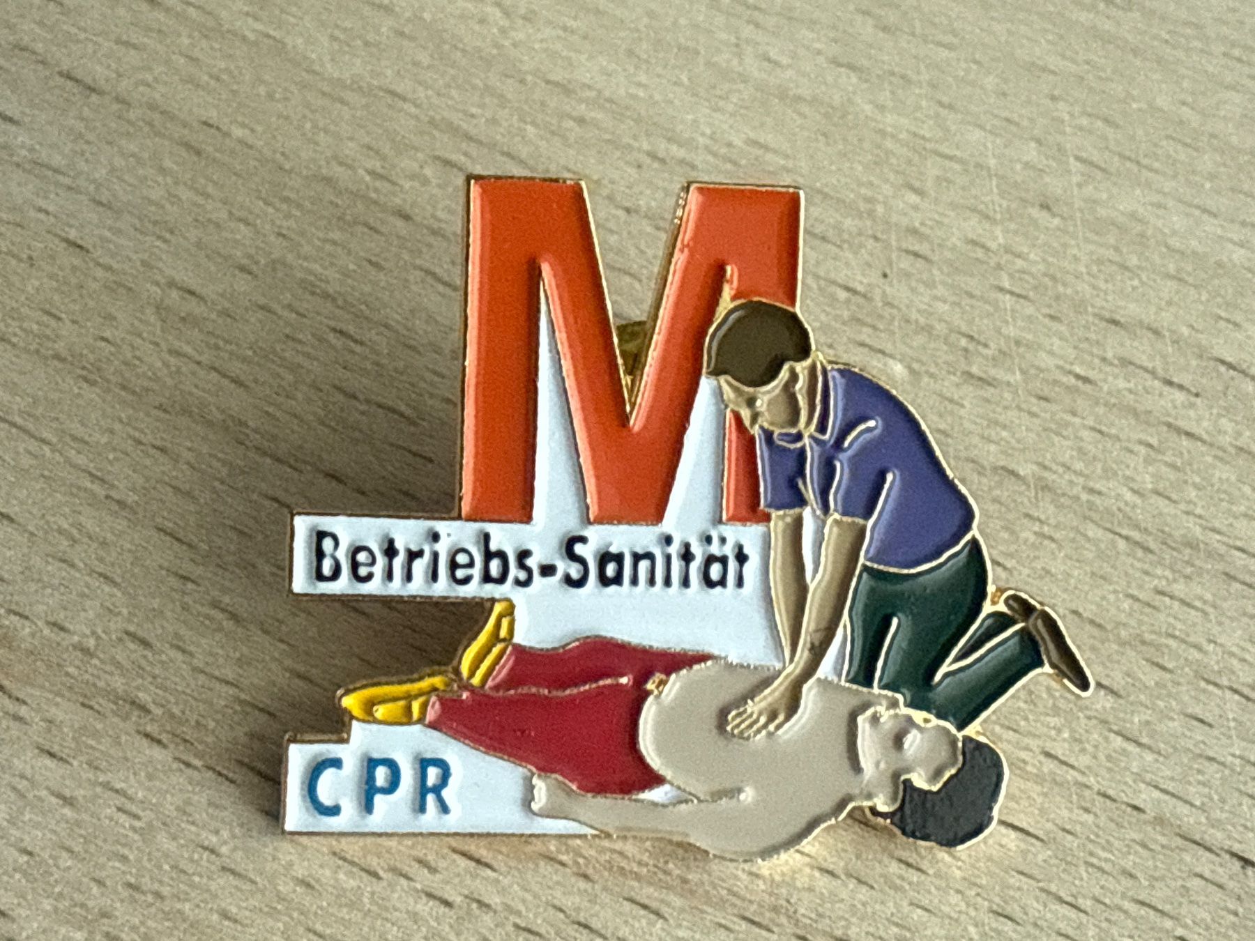 Plaketten & Abzeichen: Pin Migros Betriebssanitäter CPR – Gebraucht aus Glattbrugg von Schweigmatt